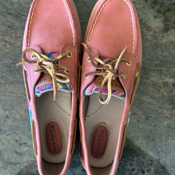 Sperry Top Sider- LIKE NEW - Picture 3 of 5